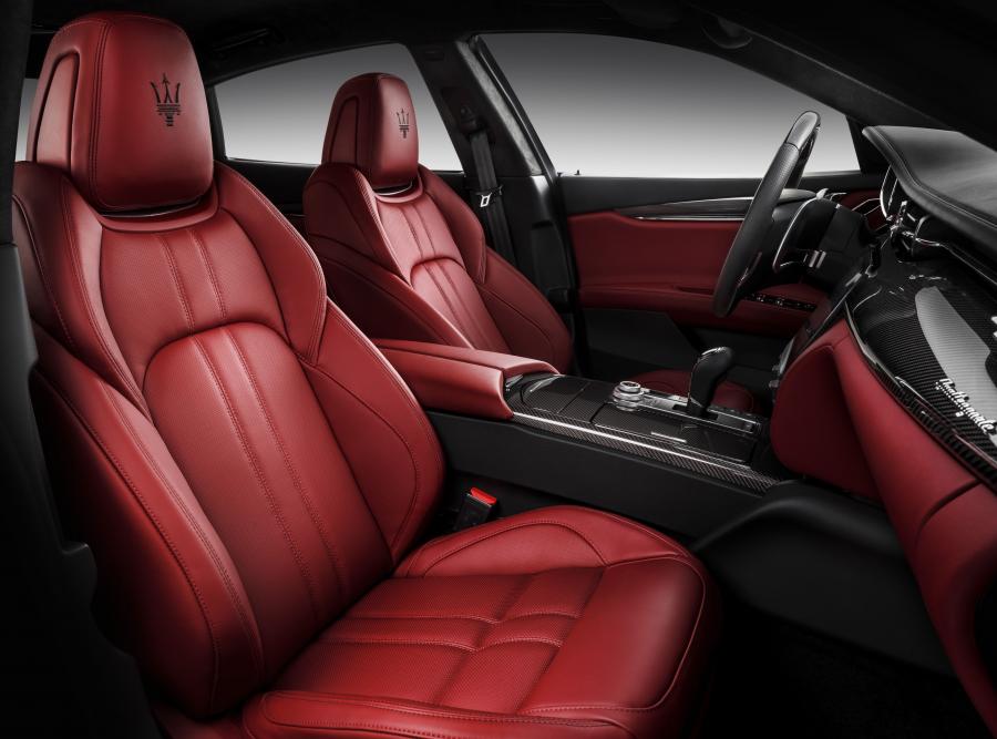 Интерьер Maserati Quattroporte GTS GranSport 2016 года  (фото 21 из 46)